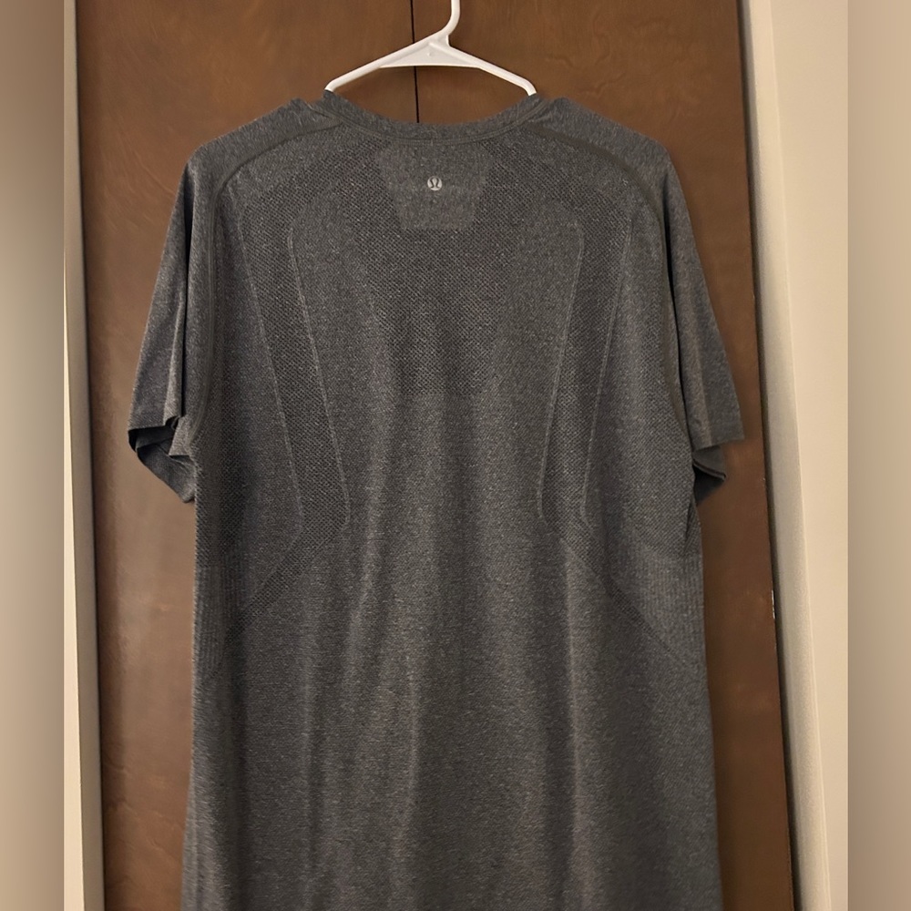 Men’s Lululemon Workout Shirt, Size Large. Good condition.